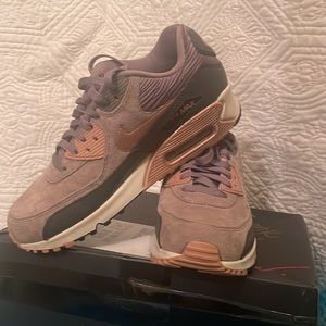 Nike Air Max 90 Grey and Pink Women’s Size 7